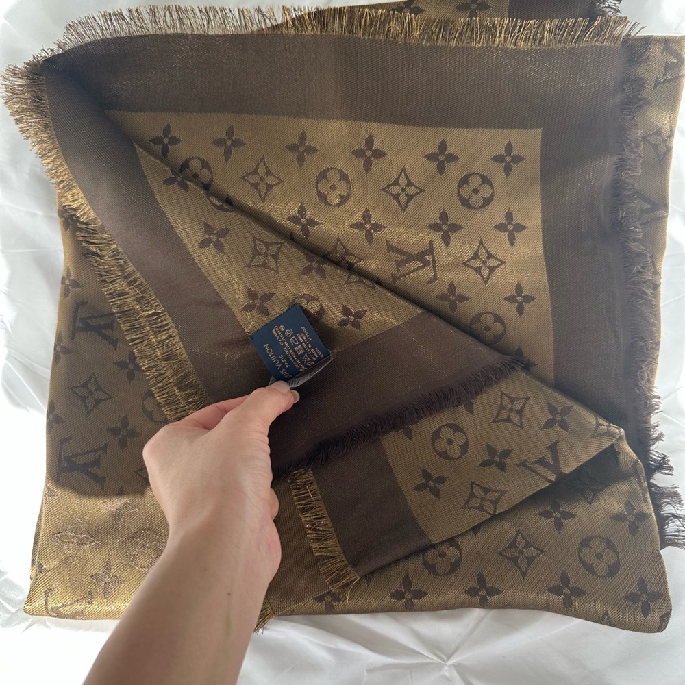 Louis Vuitton MONOGRAM SHINE SHAWL